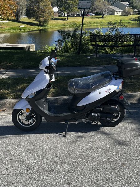 2023 Maui 50cc Gas Motor Scooter White