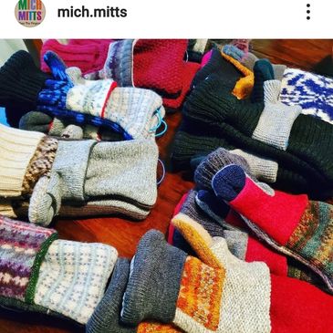 Kinds of sweater texting mittens