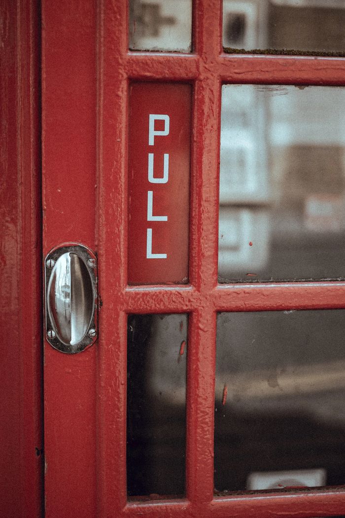 Red door to a phonebox.

We open doors for you through effective communication and business writing