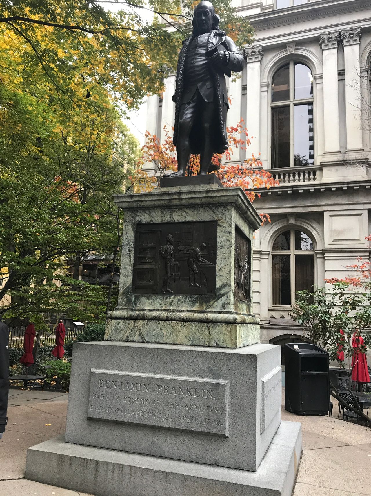 The Statue of Ben Franklin in front of the Old City Hall building 