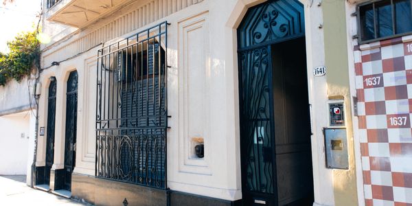 New Carranza I
Angel J. Carranza al 1400, en el centro de la principal oferta gastronómica de la zon