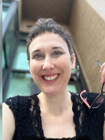Image of Kelly Martinez, owner of theMartinezMarketer. 
