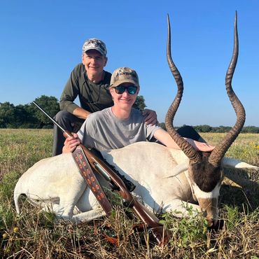 addax bull, hunting, hunter, woman hunter, mullins Texas, rifle
