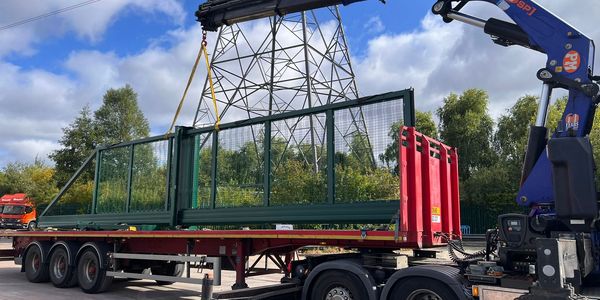 HIAB gate delivery with crane unloading