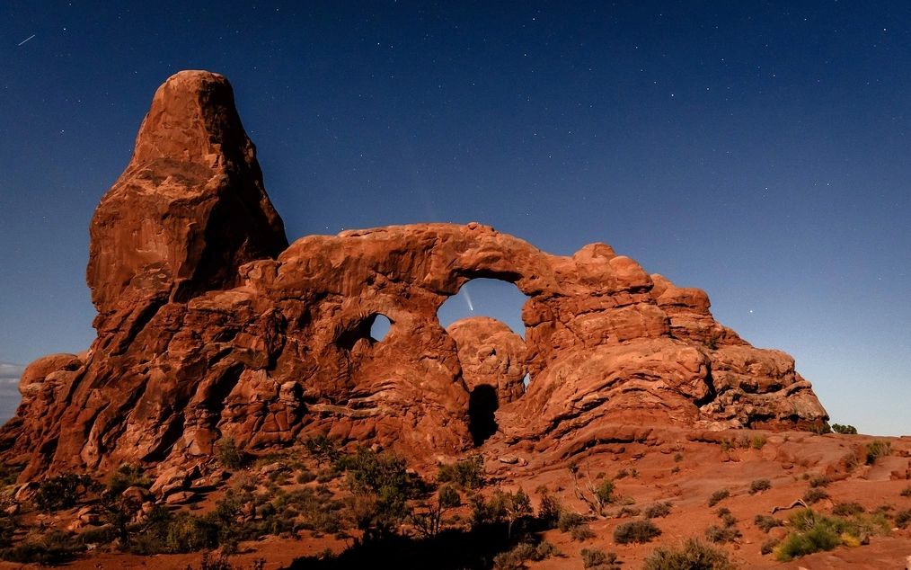 Comet C/2023 A3 (Tsuchinshan-ATLAS) seen through Turret Arch in Arches National Park