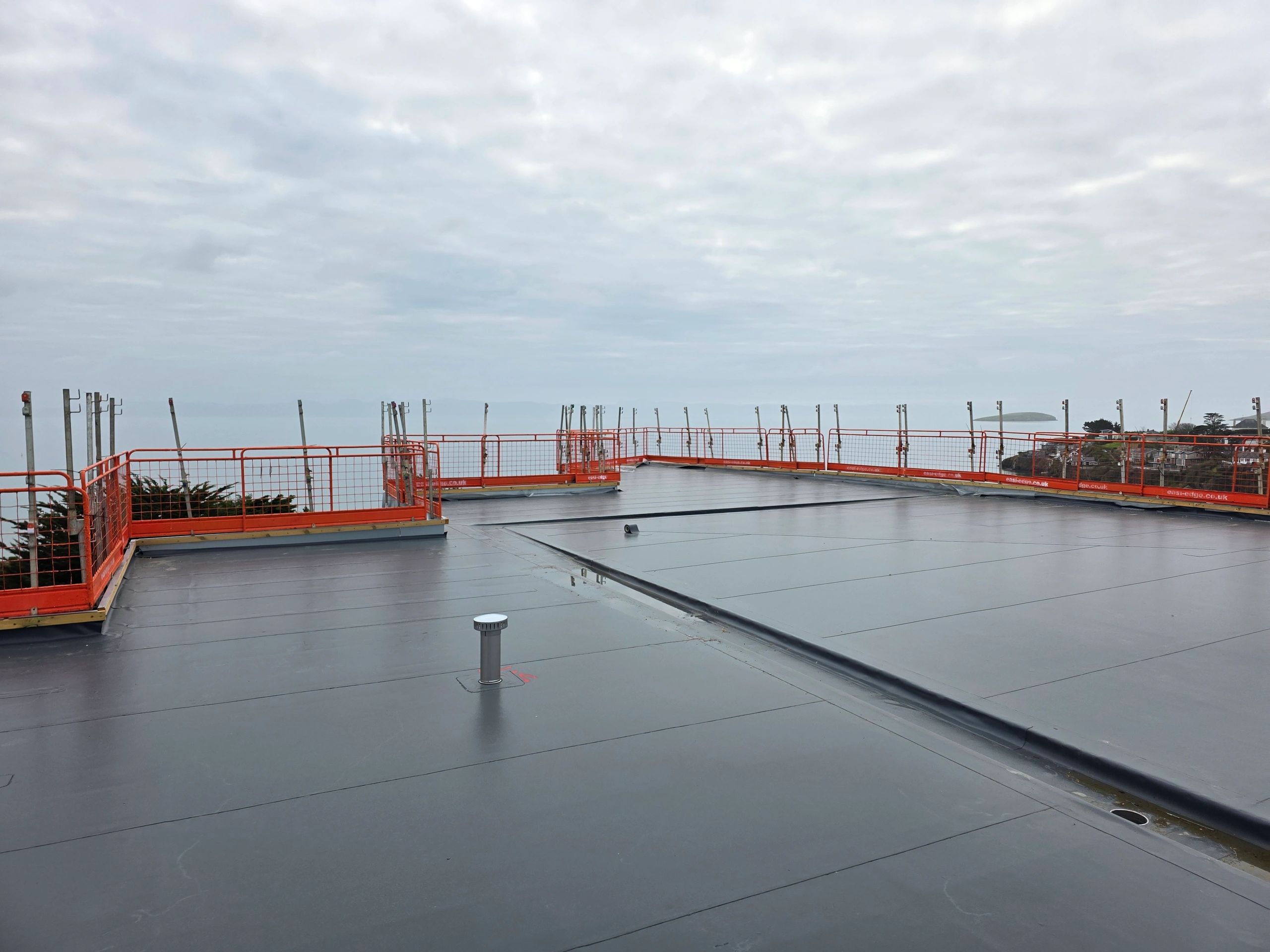 The Benefits of Choosing Skyguard Flat Roofing LTD