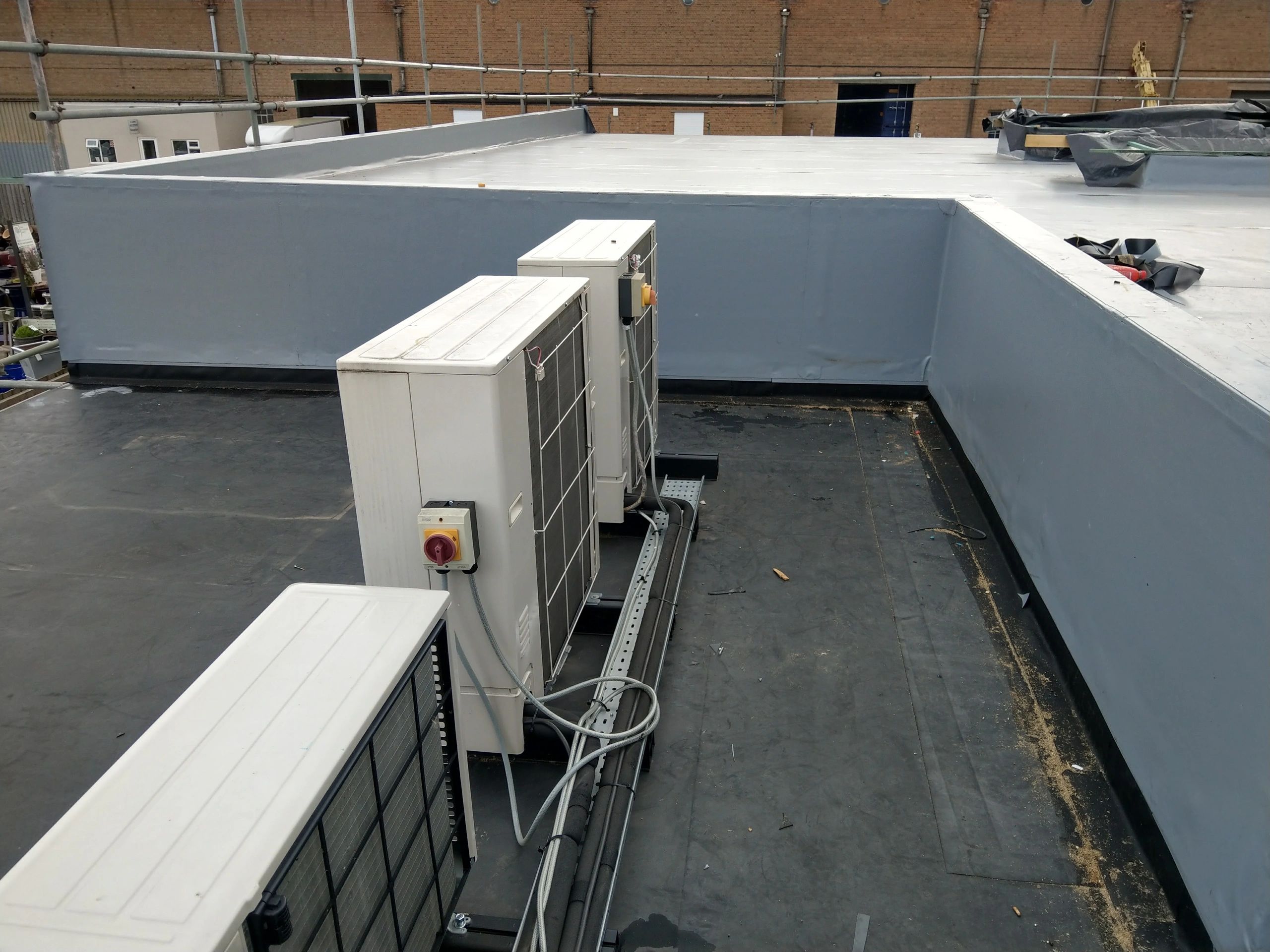 Single Ply vs Epdm - Which Is Better for Your Flat Roof?