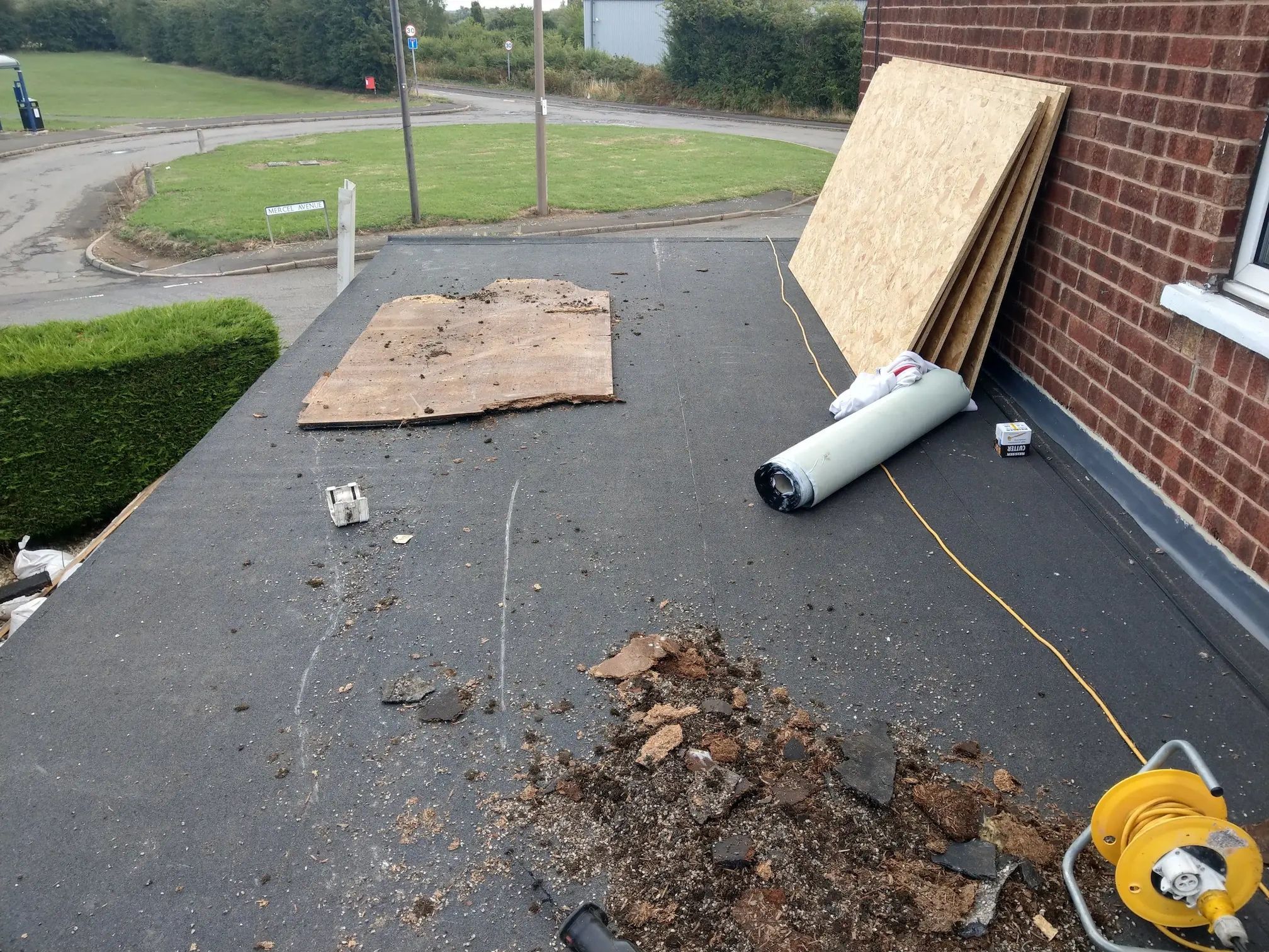 7 Warning Signs Your Flat Roof Needs Replacing | Skyguard Roofing