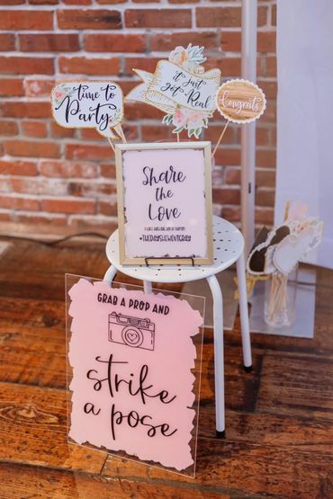 Photo Booth. Custom Signs.
