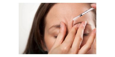 Woman receiving an injection on her forehead near the eyebrows.