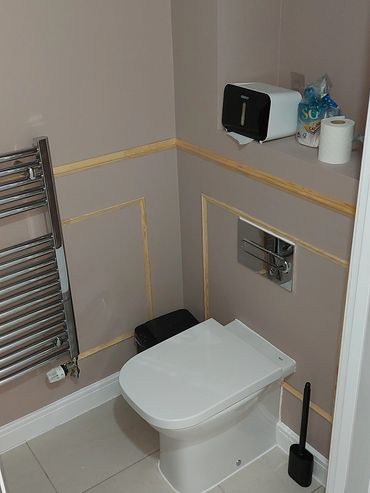Wainscotting style panelling in bathroom