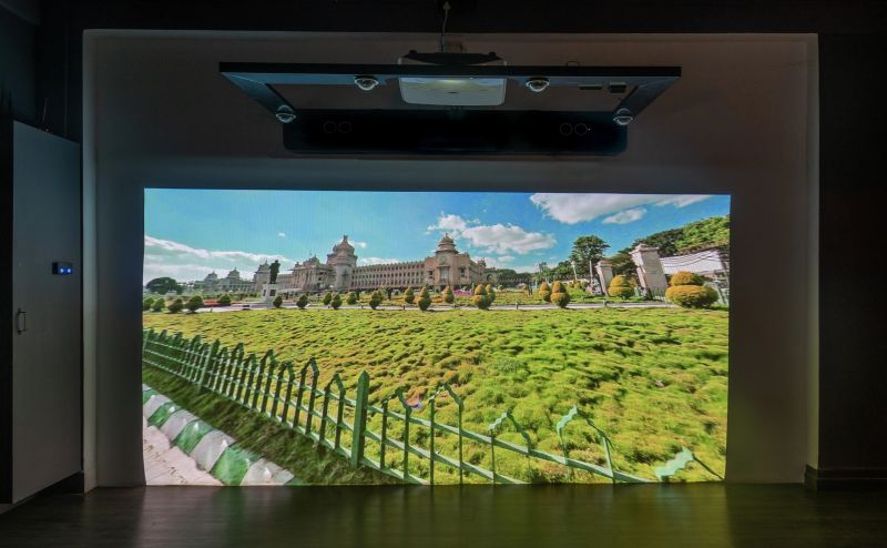 Digital holographic persona experience