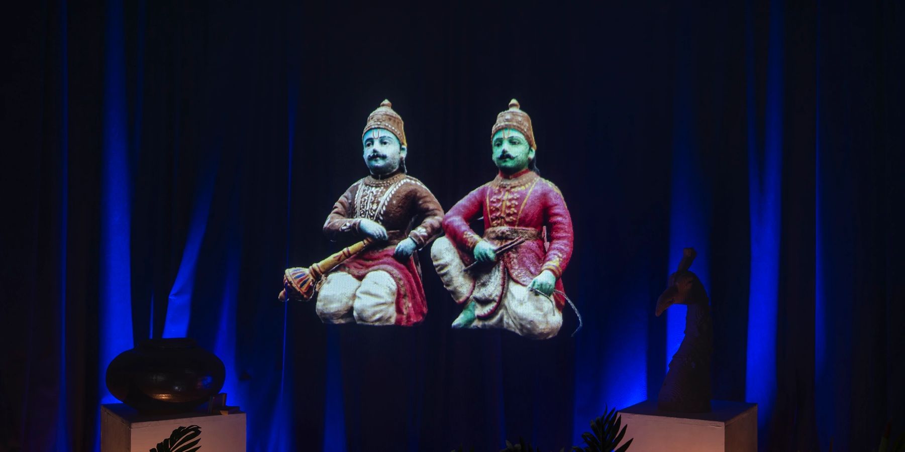 Immersive 3D holographic experience