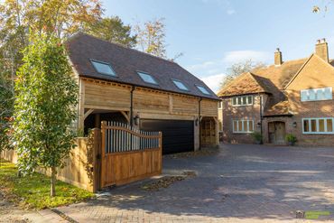 4 Bay Oak Frame Garage with Spacious Loft Space
