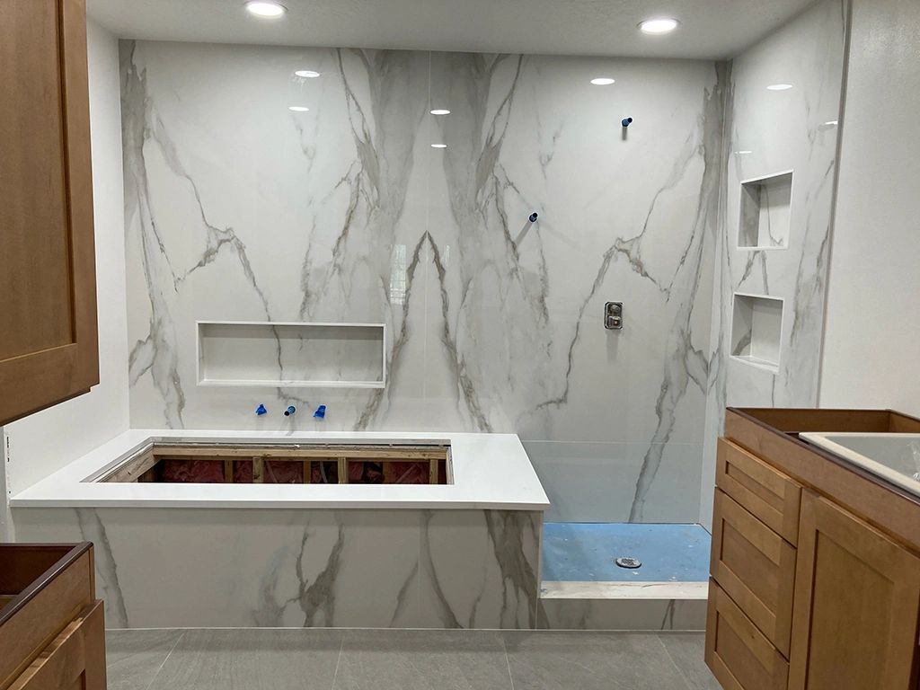 Nearly Groutless Showers with Porcelain Slabs