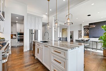 Kitchen island - lighting - cabinets