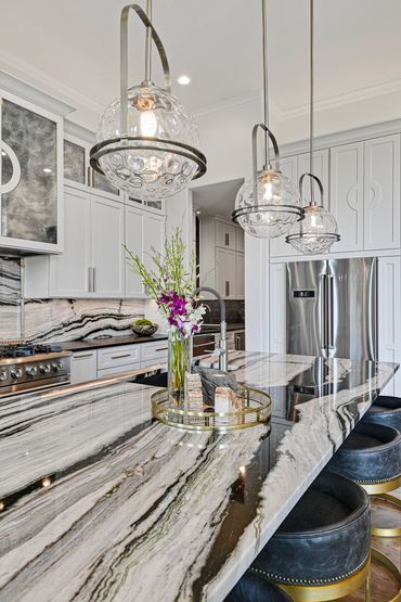 Kitchen island - lighting - cabinets