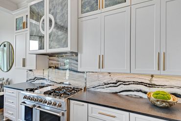 Kitchen - backsplash - cabinets