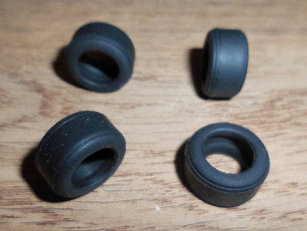 Scalextric Super Grippy Small Slick Car Tyres - Set Of 4 For Analogue Slot Cars