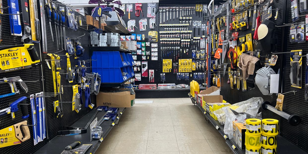 Bulk fasteners, Bits, Tarps, hand tools, power tools, bulk chain, rope, adhesives, saws, saw blades
