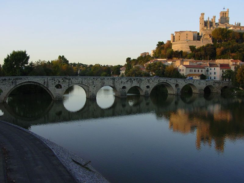 Beziers Bridge and Chateau 3.JPG