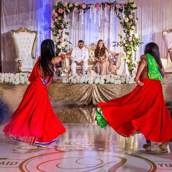Bollywood Dancers in an  Indian Wedding 