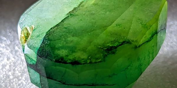 Emerald Fissures
Sensual Gems By Ayman
Ayman Gem Dealer 