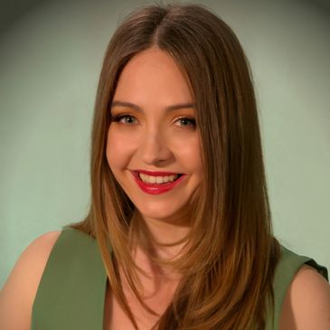 Deborah trained in Musical Theatre and has been performing since the age of two.
Her career highligh