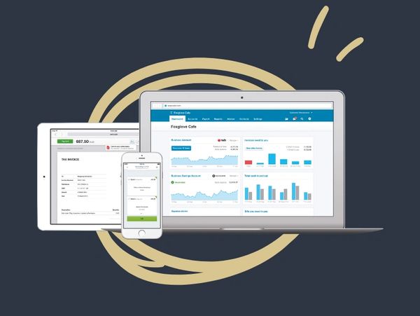 Laptop, tablet, and smartphone displaying Xero dashboards and online invoicing with Xero.