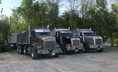 Tri Axle - Dump Truck - Peterbilt - Kenworth