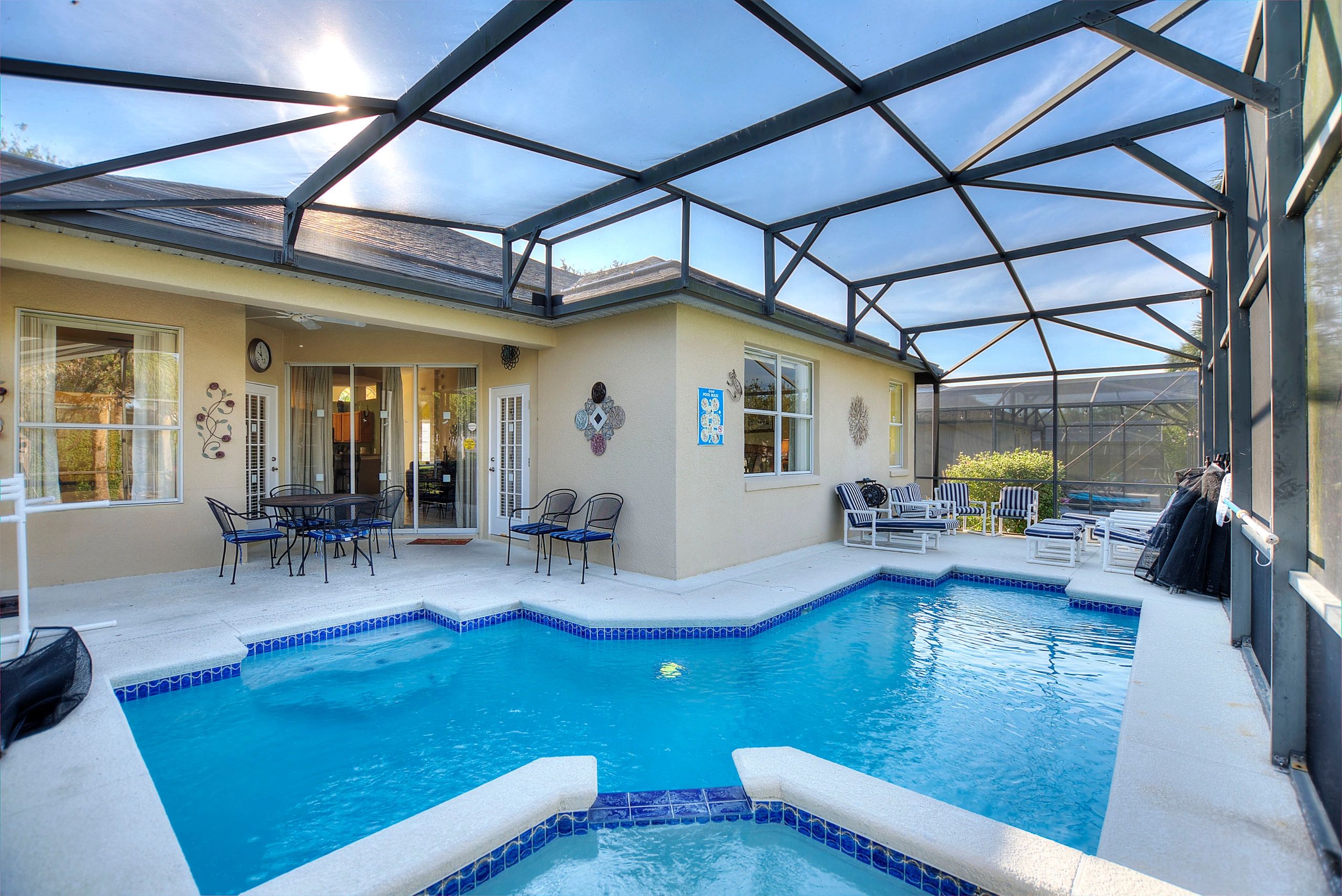 Pool, Lanai & Lounge Area