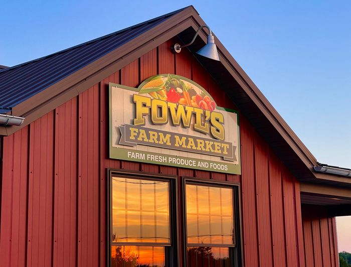 Fowl's Farm Market Logo Sign