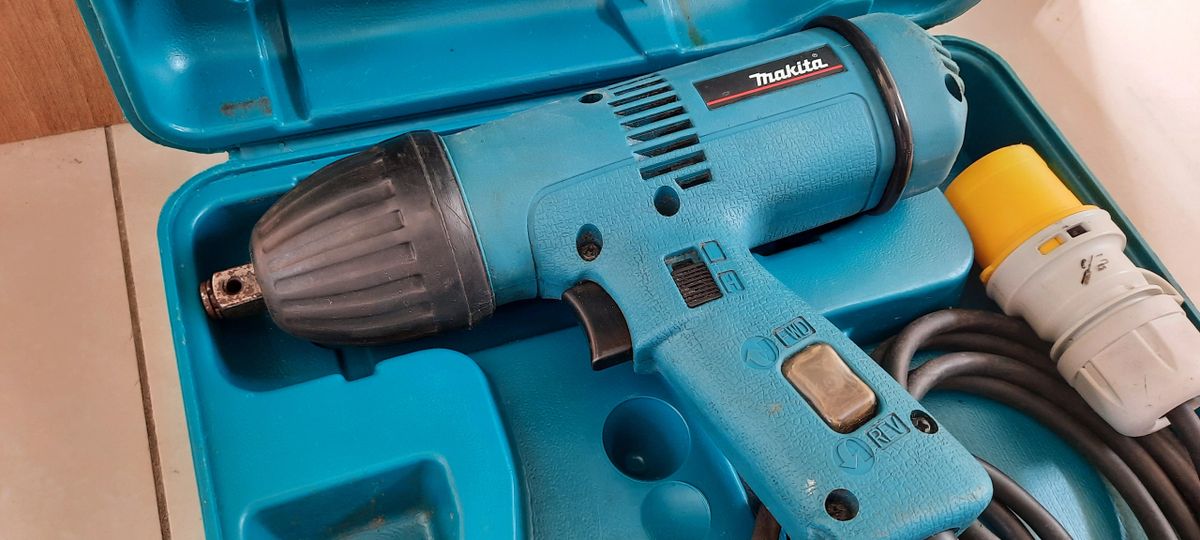 Makita 6904VH impact Wrench 110v No 10