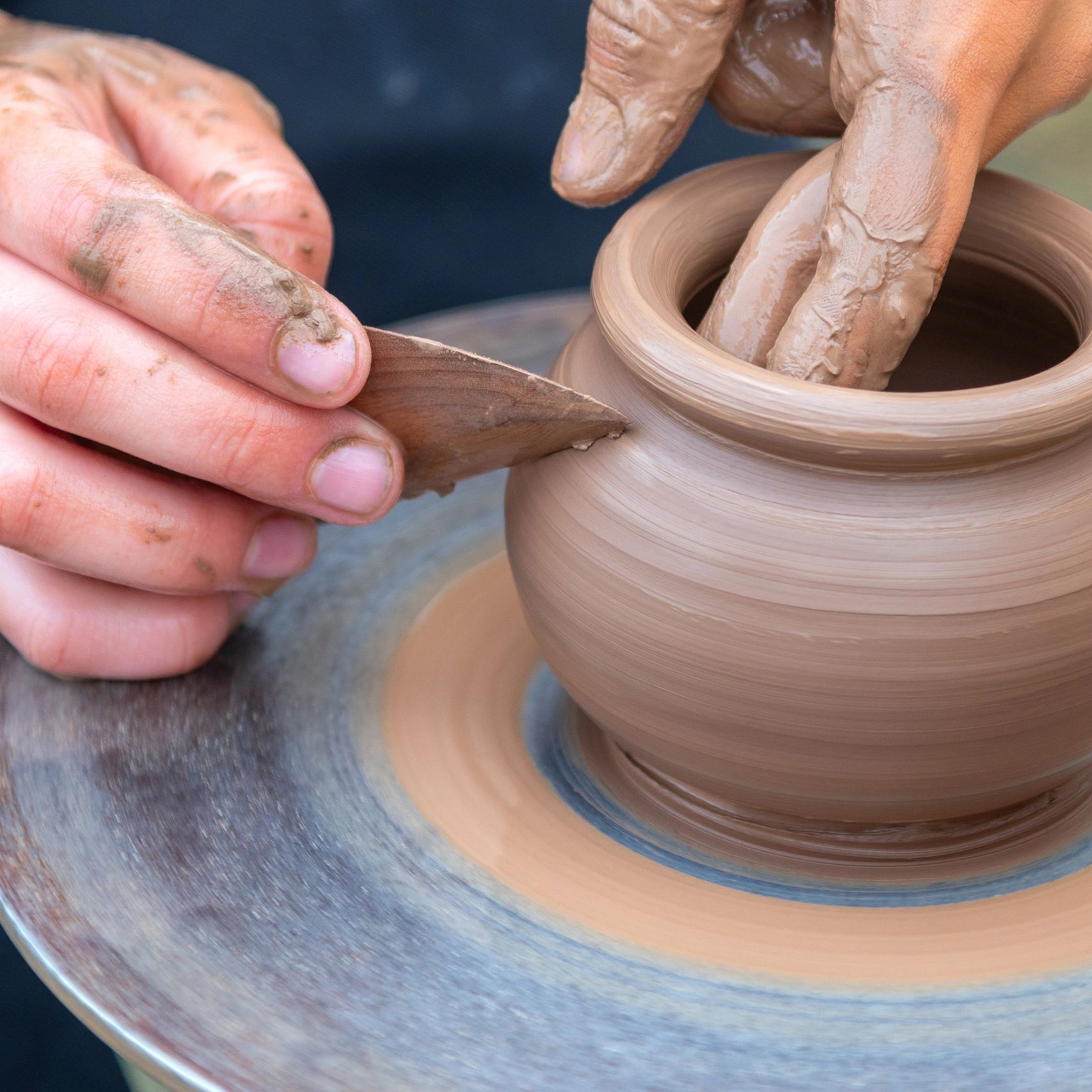 90 Min Pottery Wheel Throw Class