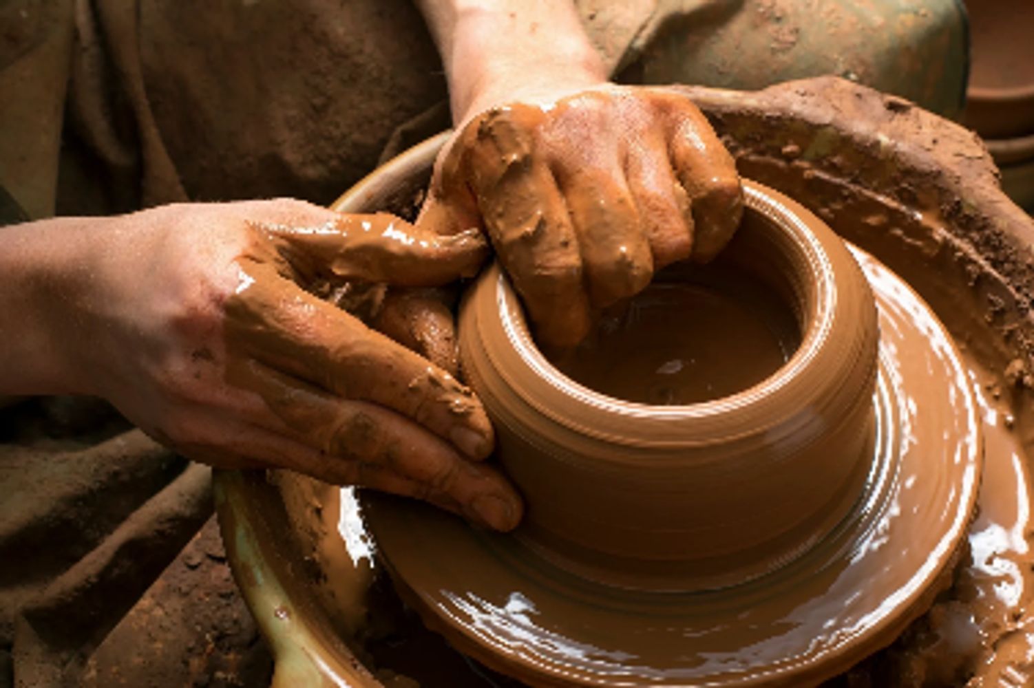 90 Min Pottery Wheel Throw Class