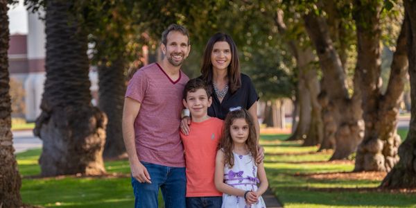 Family Photoshoot in San Jose, Looking at camera group photo