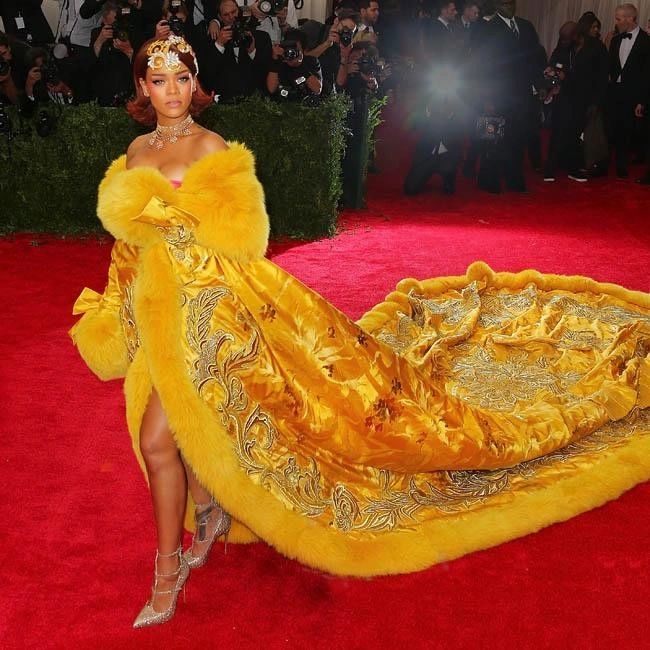 Guo Pei / China: Through the Looking Glass - Rihanna’s Met Gala, 2015. (Getty Images) 