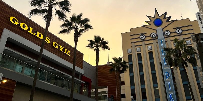 gold's gym at the pike outlets
