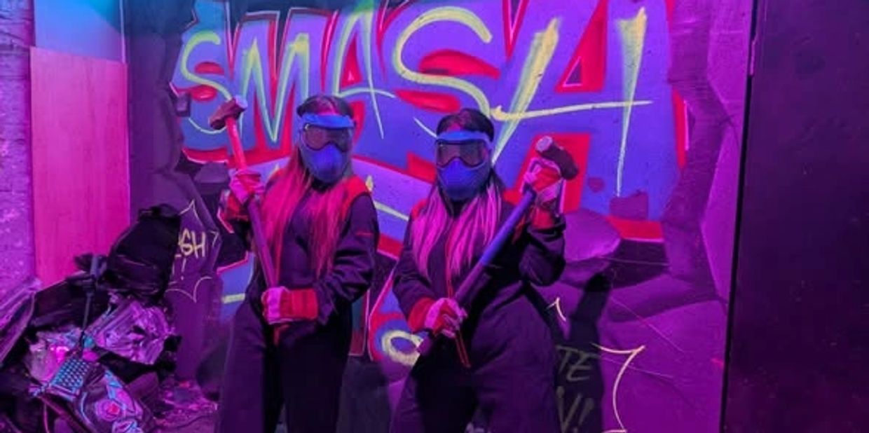 Girls smashing stuff @ lHuddersfield - White Wolf Bushcraft"