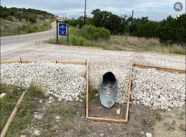 Best Concrete Contractors in Seguin, Blanco, Boerne, Bulverde, Canyon Lake finishing a driveway