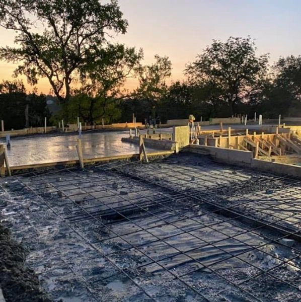 Best Concrete contractor in Canyon Lake, finishing a residential concrete pour.