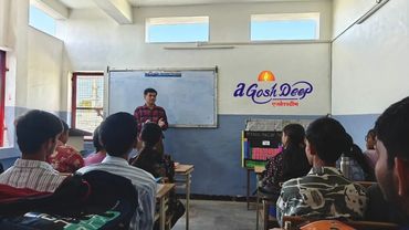 MD addressing the students of Aghosh School, Nagda