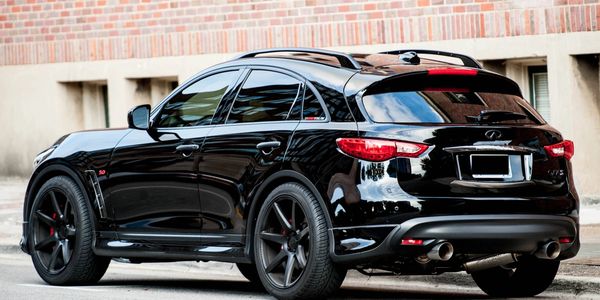 A black Infiniti FX37