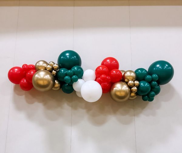 Holiday balloon garland