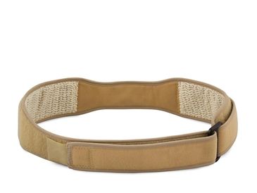 Cinturón marrón con diseño sencillo y ajuste velcro.