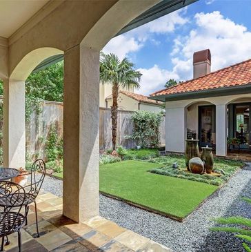 This courtyard in Crestwood is an oasis just minutes from Memorial Park and Downtown Houston!