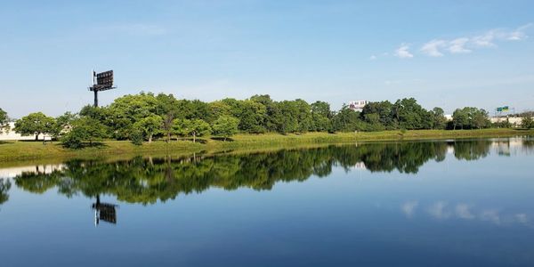 A photo of Axehead Lake in Des Plaines Illinois, Photo by Maria Elena Jagunich