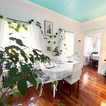 Breakfast in your suite or in the Diningroom!