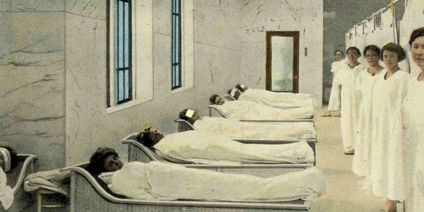 Photo from the 1910s of the womens floor at the Buckstaff Bathhouse in HotSprings, AR