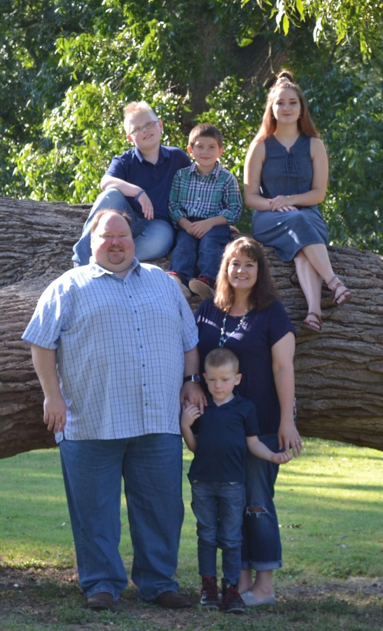 A Cherished Impressions family gathered outdoors